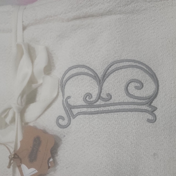 Ivory throw - Picture 2 of 4